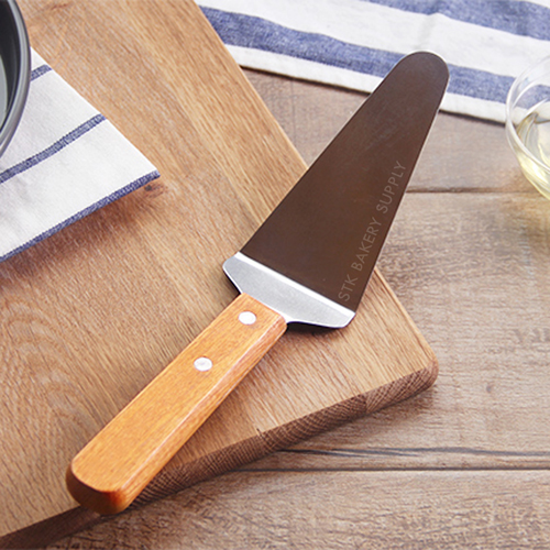 PIZZA/CAKE SPATULA KNIFE WITH WOODEN HANDLE 1PC (1 x 20)